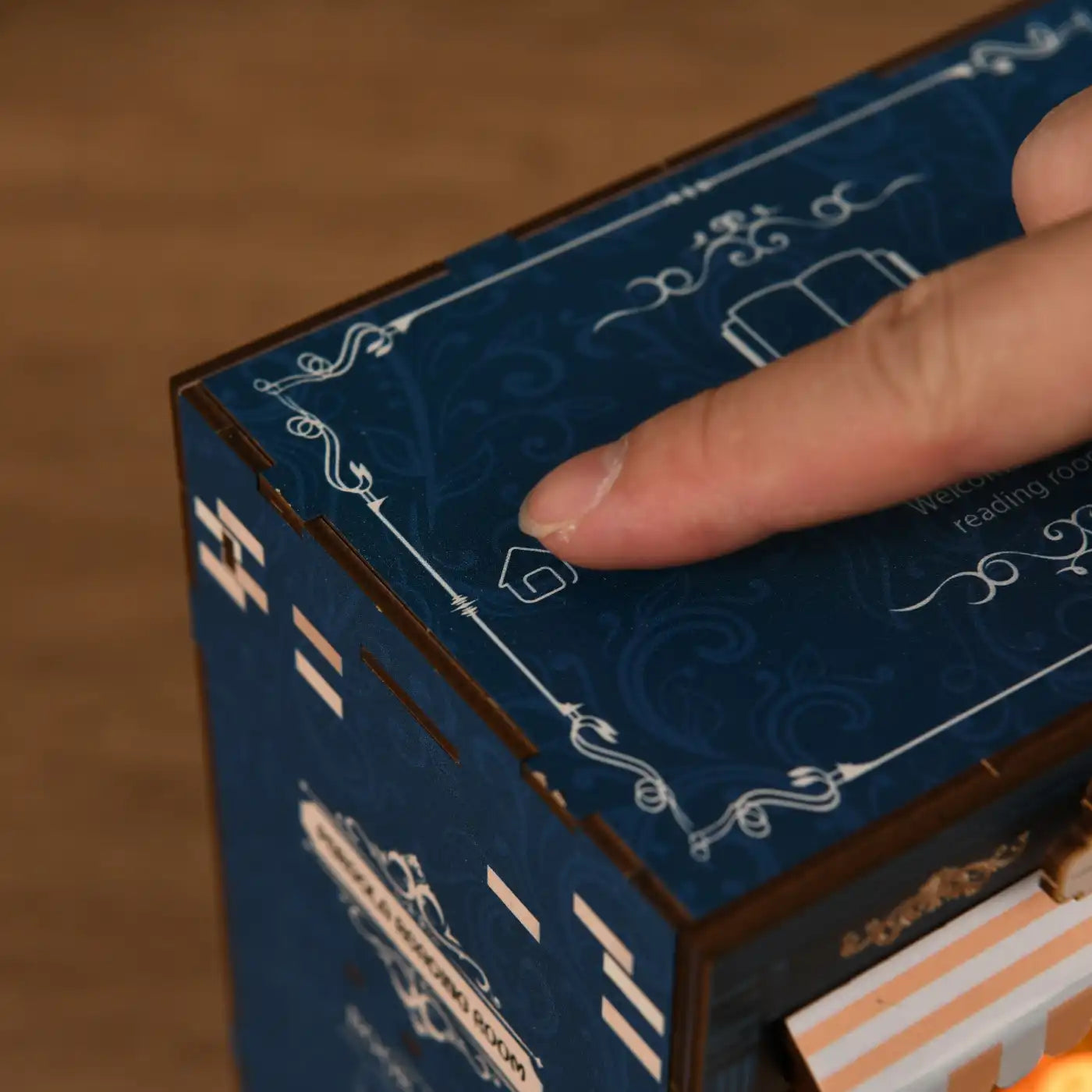 Blue Bookstore Reading Room – DIY Book Nook Kit with LED Touch Lamp (3D wooden puzzle)